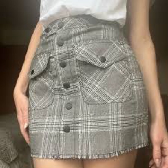 Urban Outfitters Dresses & Skirts - Urban Outfitters Plaid Mini Skirt with Buttons Womens medium Grey White Black
